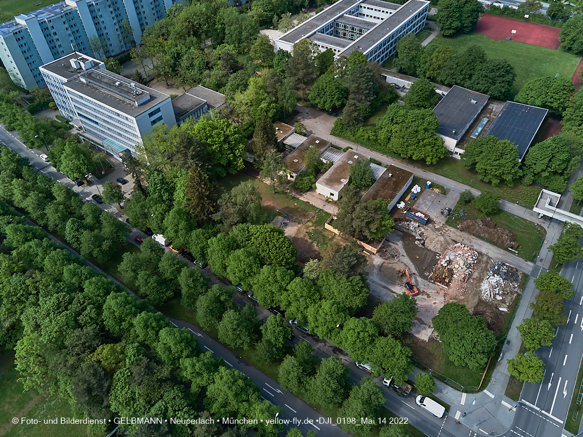 14.05.2022 - Luftbilder von der Baustelle Haus für Kinder in Neuperlach